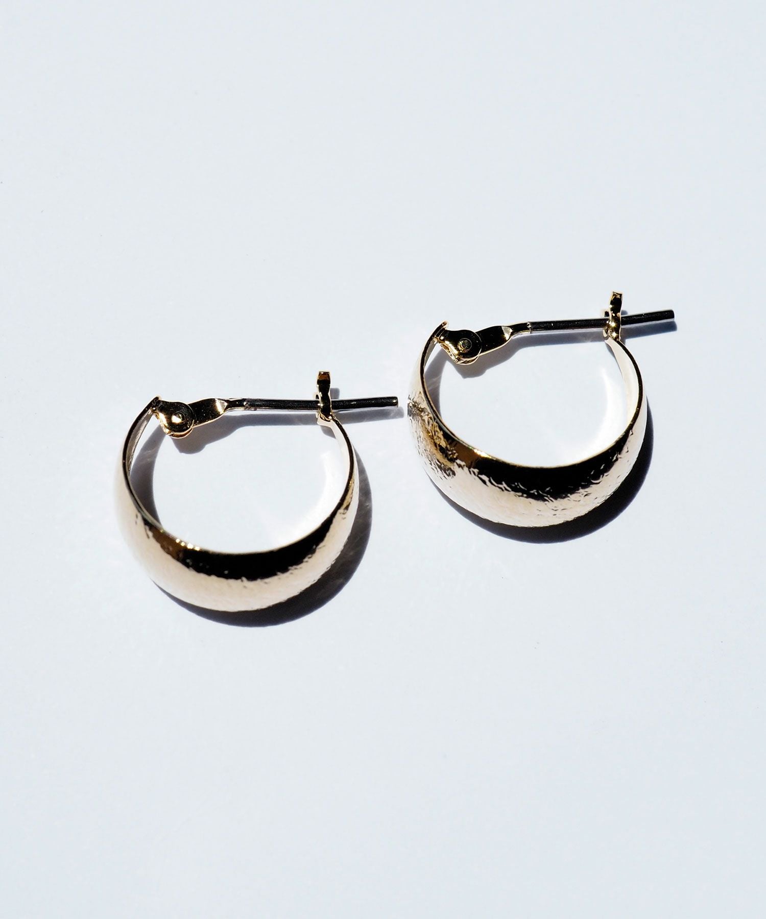 サンドハーフピュアチタンポストピアス【ISS】