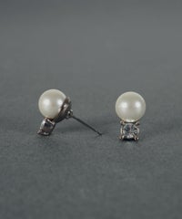 ワングレインストーンピアス【MUK voyalibre】