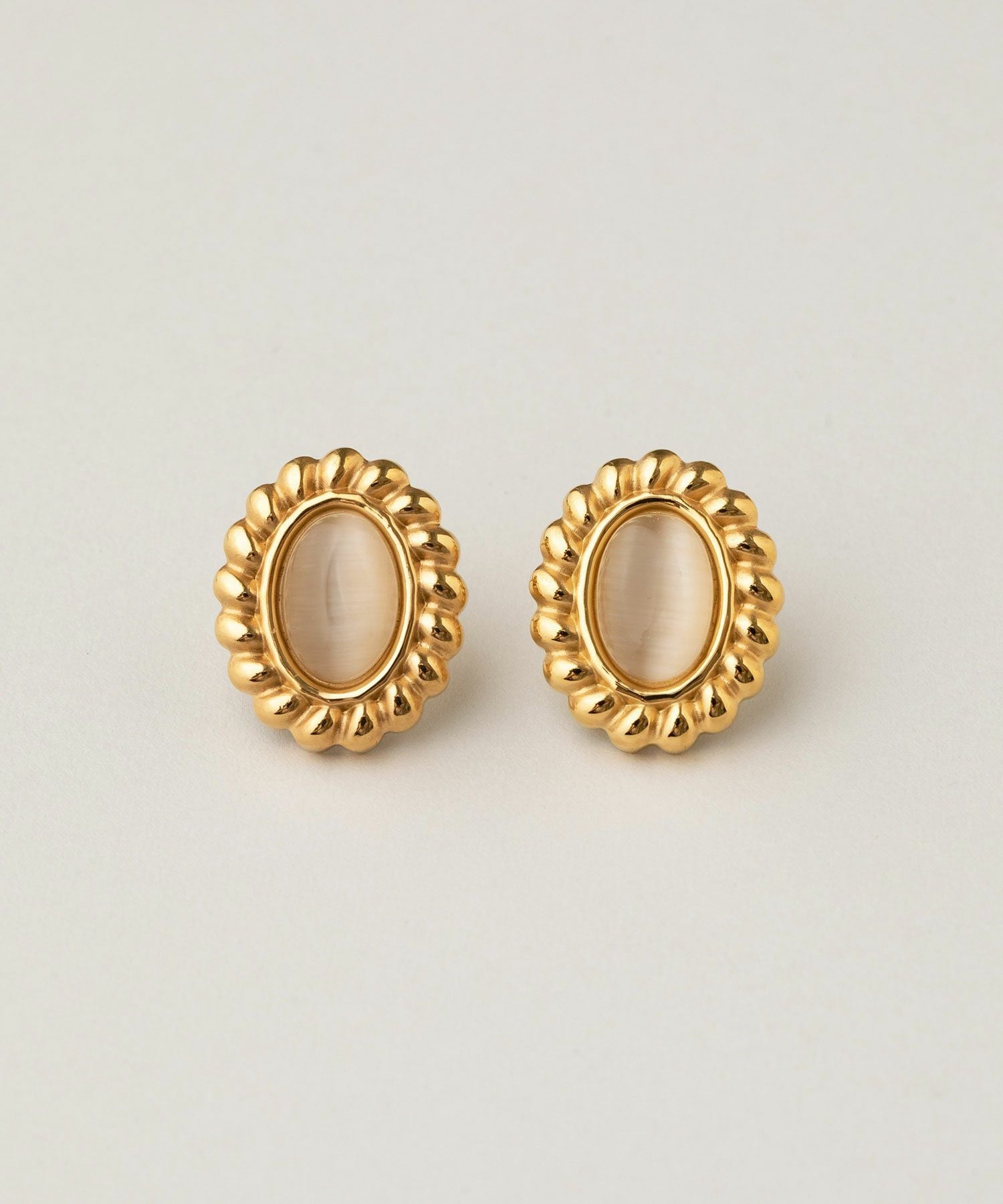 キャッツアイサージカルステンレスピアス