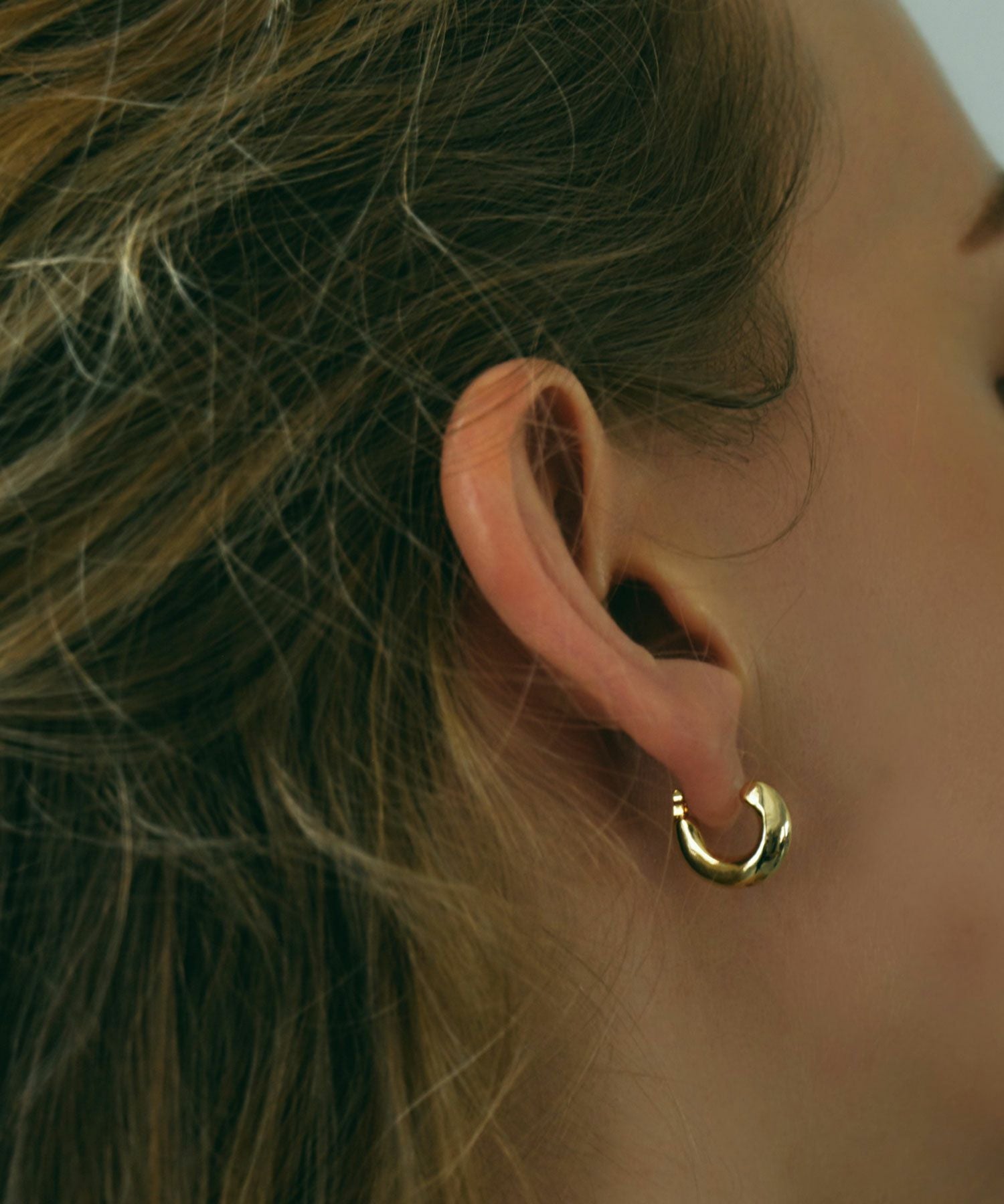 ニュアンスフープセラミックポストピアス | 【公式】MUK ONLINE SHOP