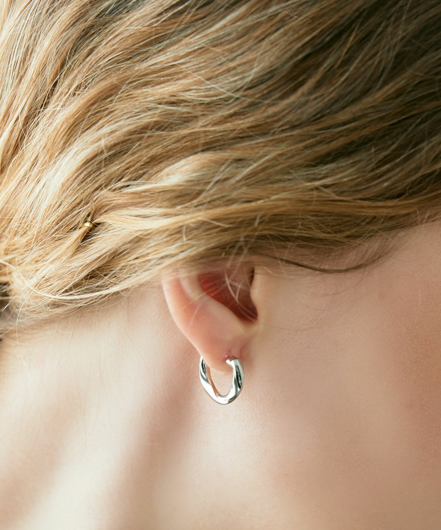 ジラールフープセラミックポストピアス