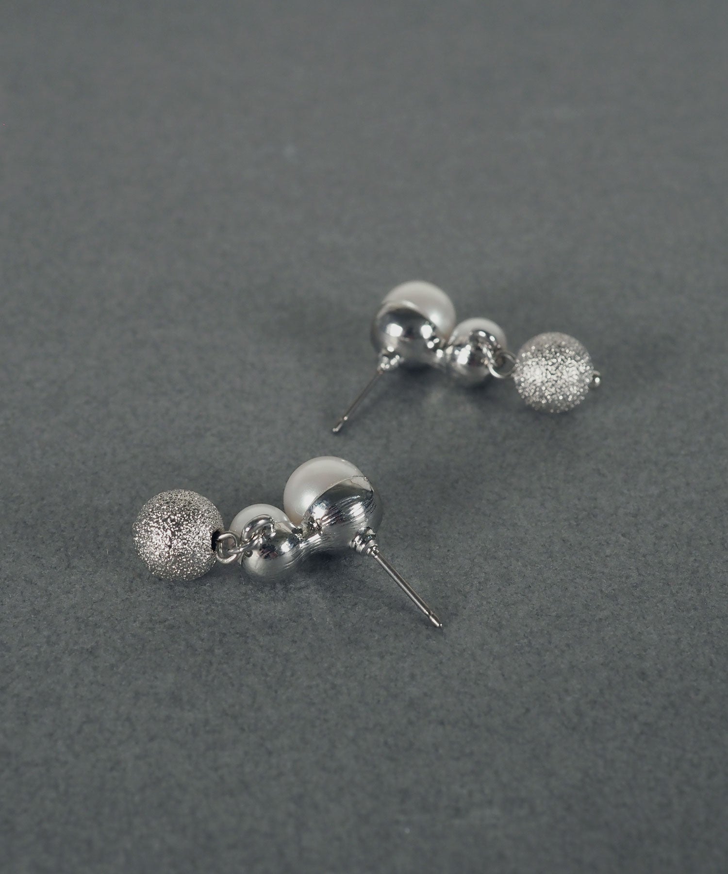 メタルボールミックスピアス【MUK voyalibre】