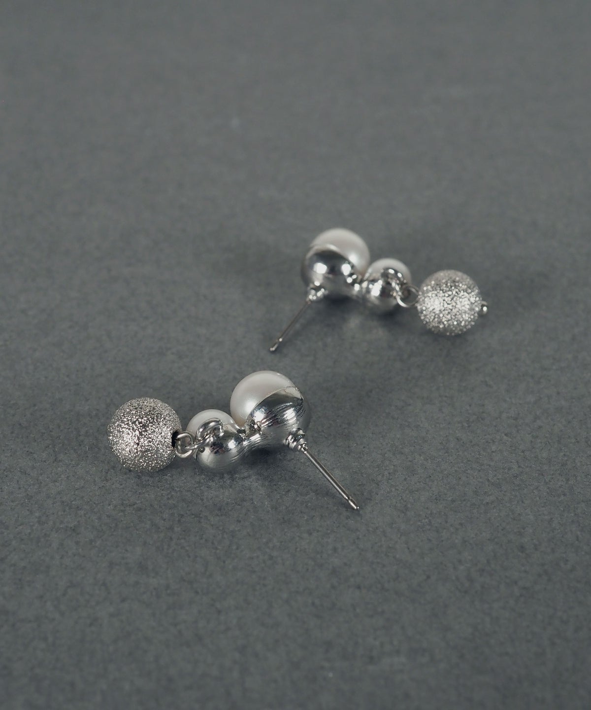 メタルボールミックスピアス【MUK voyalibre】