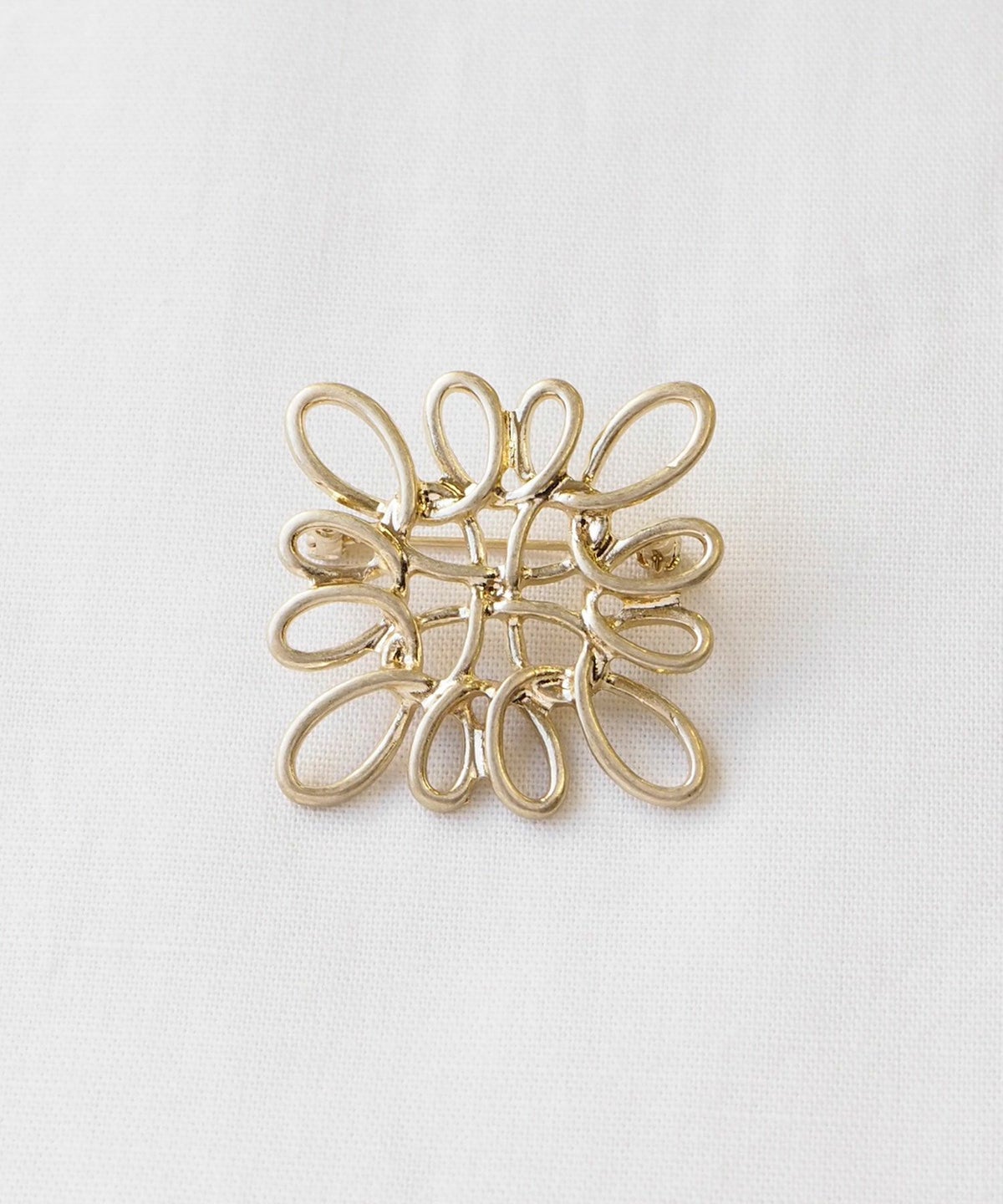 メタルツイストブローチ