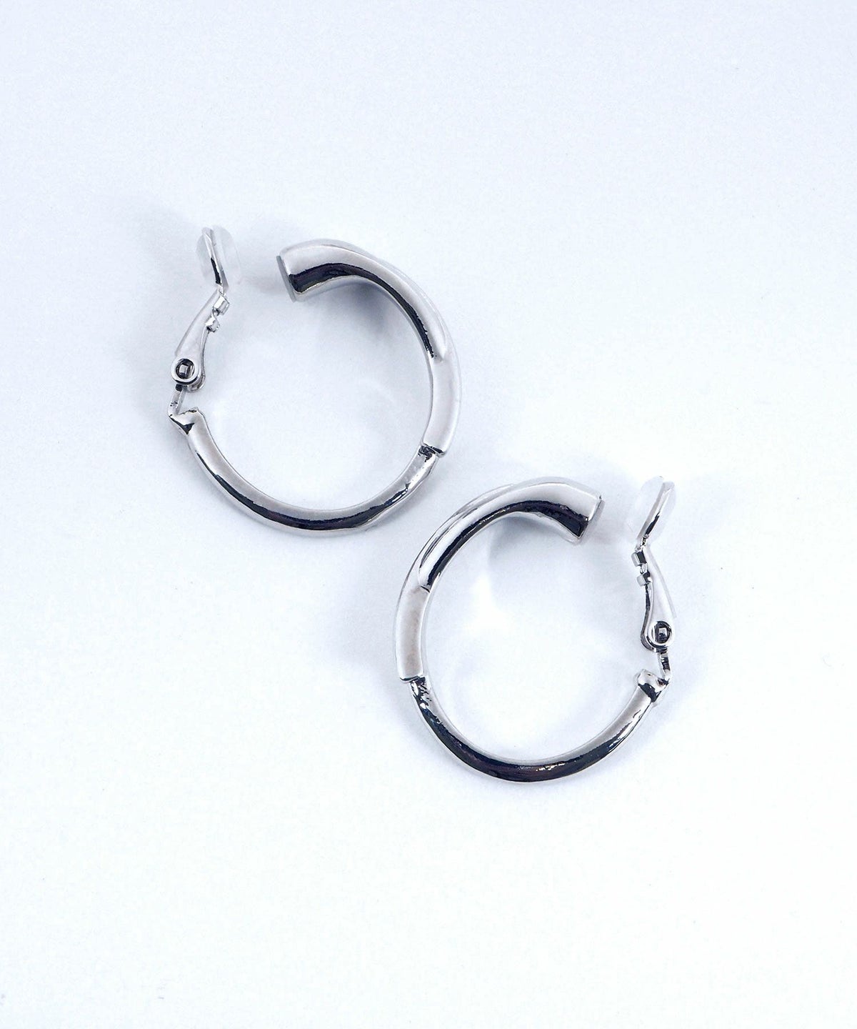 オーバーラップメタルフープIMUFURETイヤリング