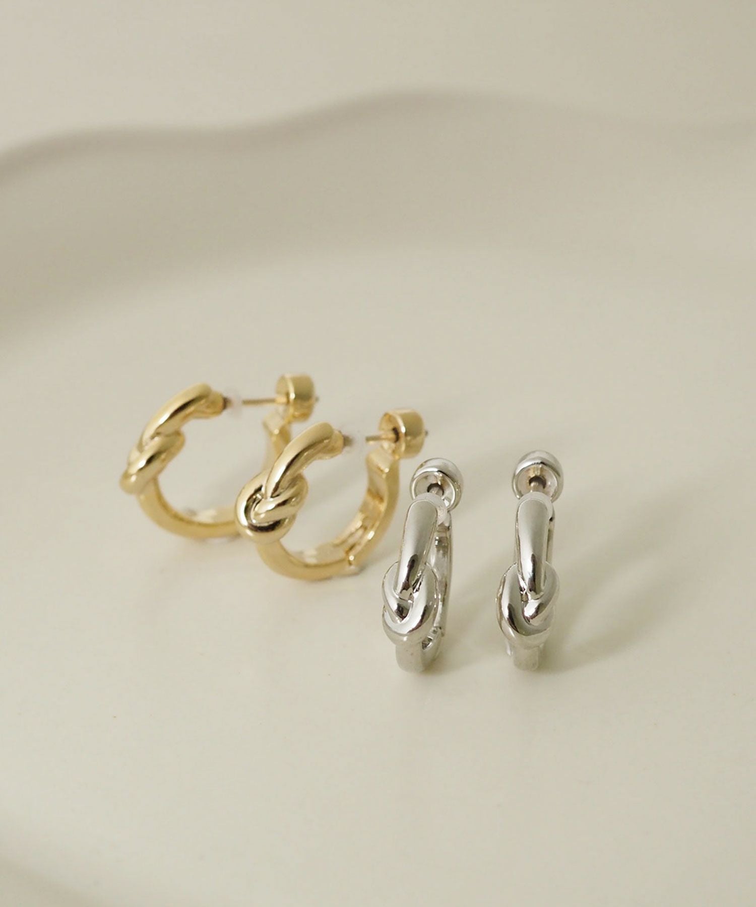 【web限定】ノットデザイン樹脂コーティングスムースピアス