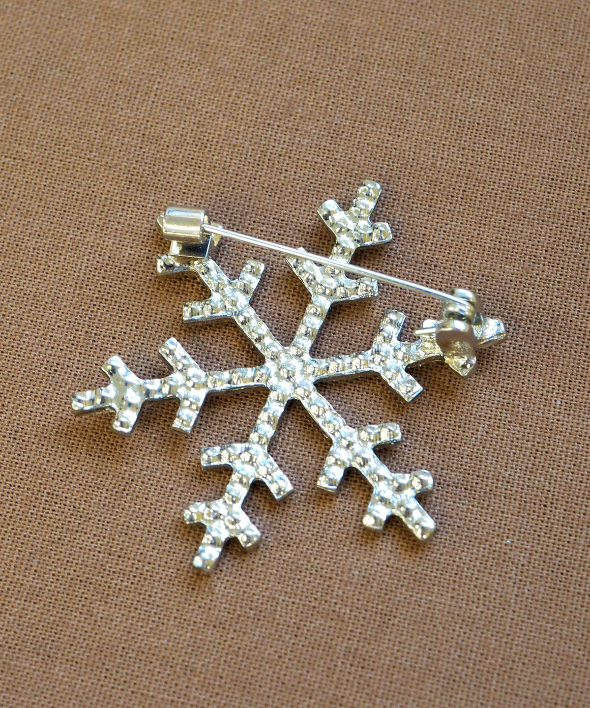 クリスタルオブスノーブローチ
