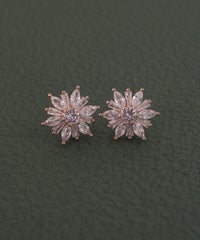 キュービックダリアフラワーチタンポストピアス【Dahlia】