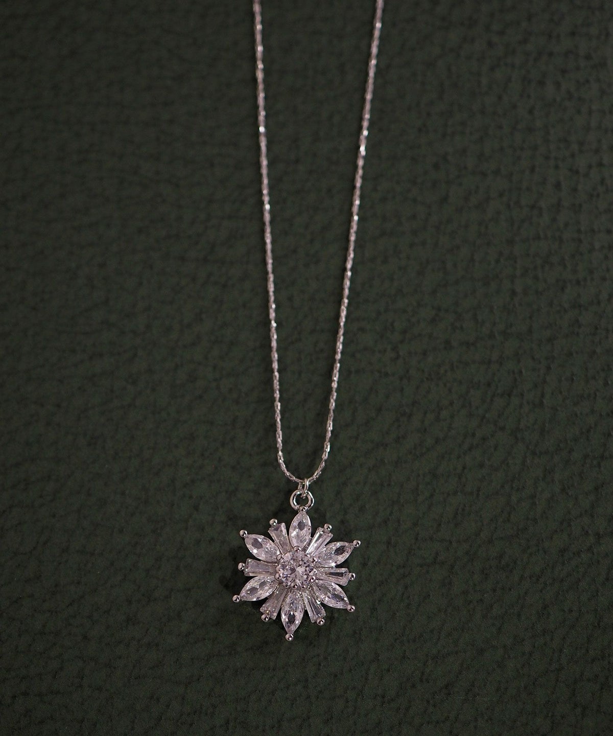 キュービックダリアフラワーネックレス【Dahlia】