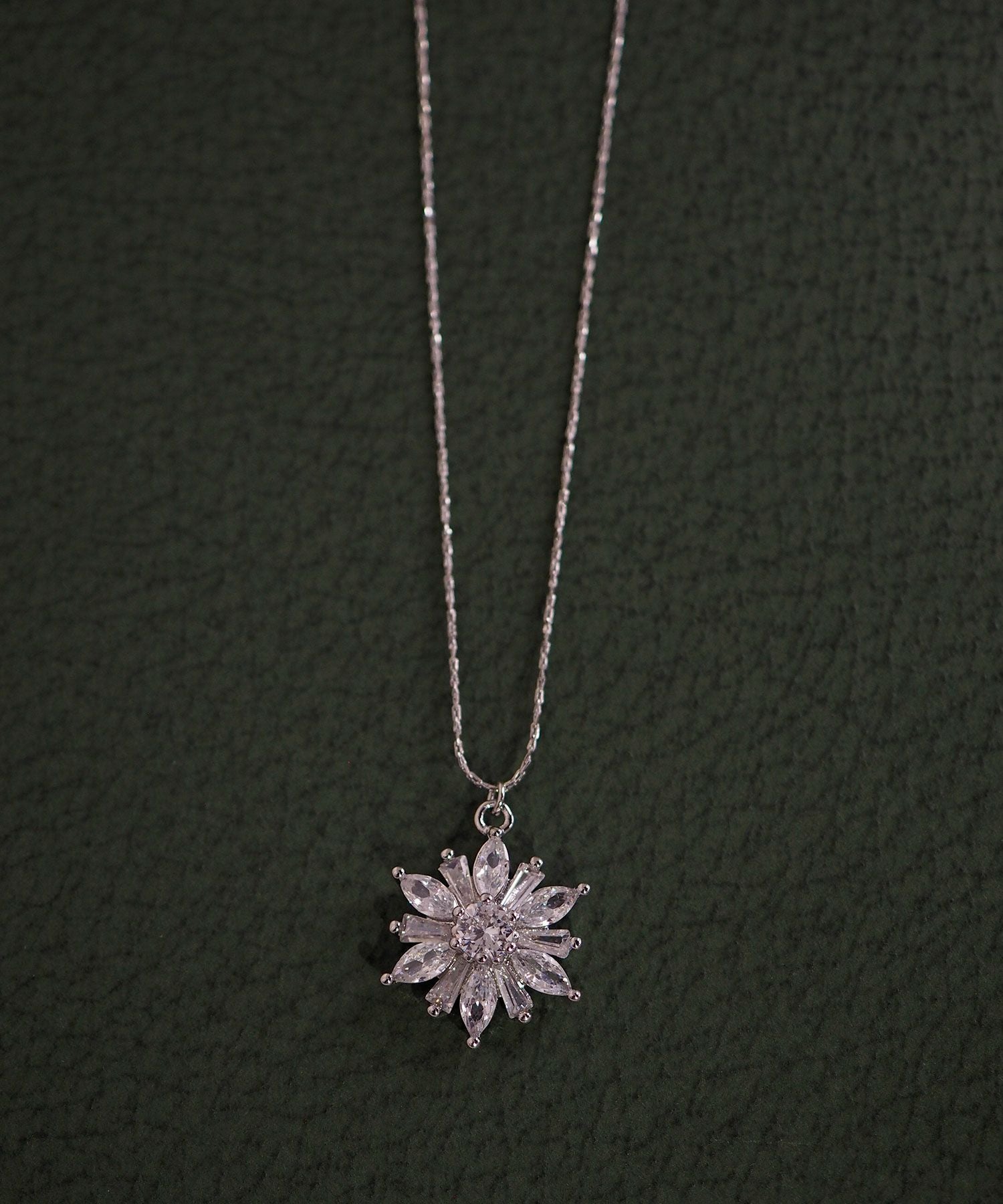 キュービックダリアフラワーネックレス【Dahlia】