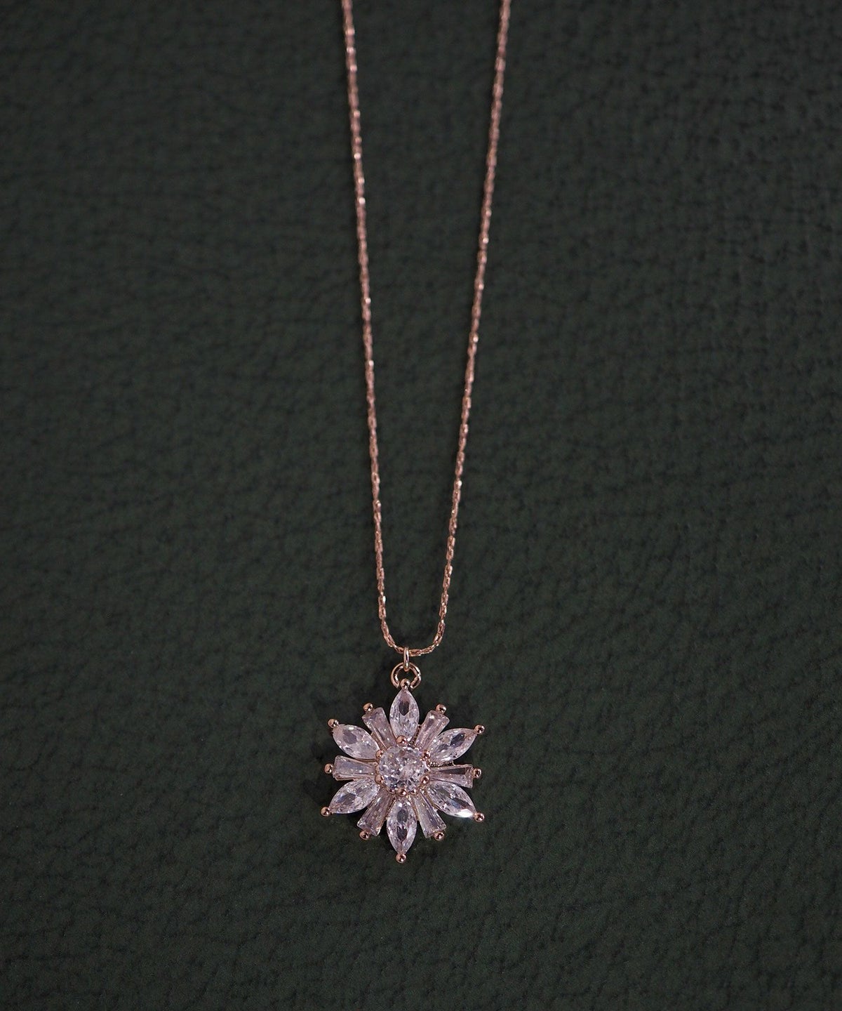 キュービックダリアフラワーネックレス【Dahlia】