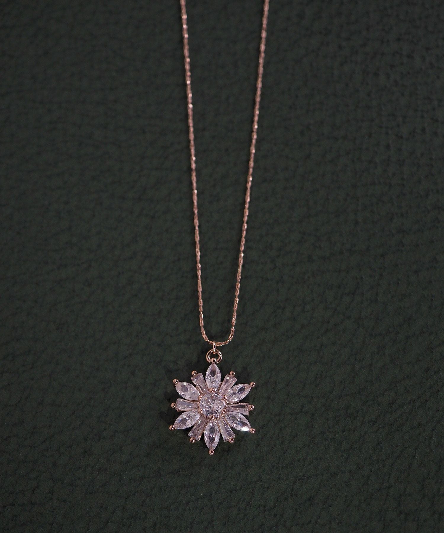 キュービックダリアフラワーネックレス【Dahlia】