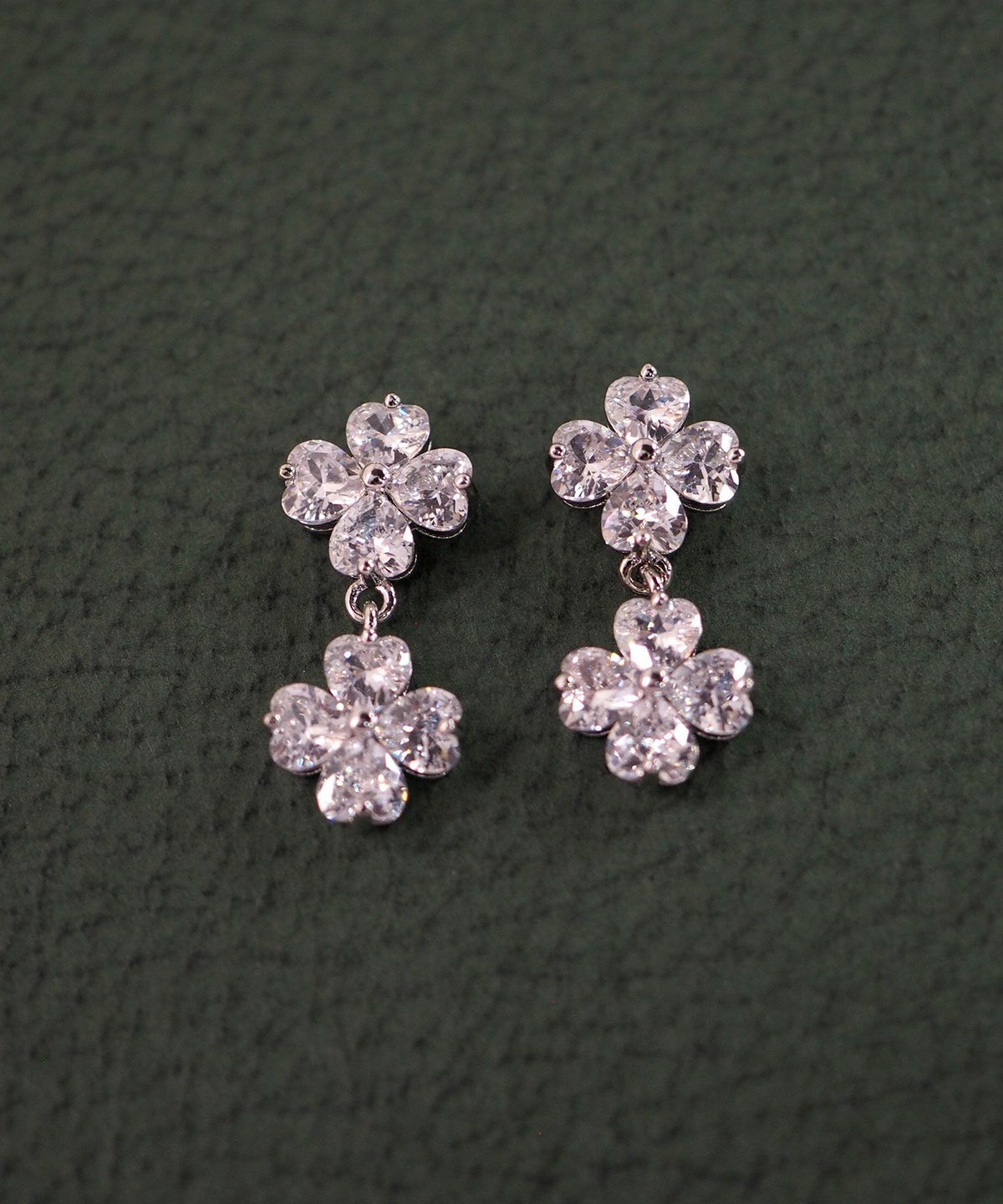 キュービックツインフラワーチタンポストピアス【Dahlia】