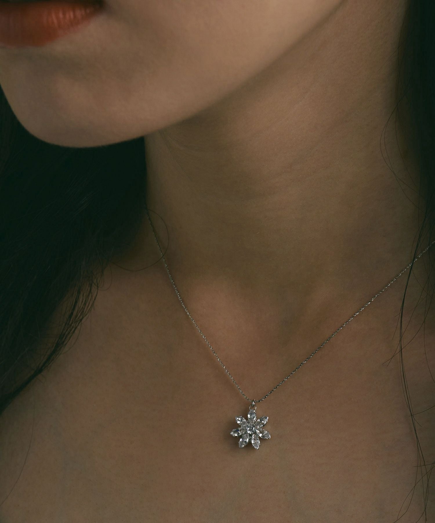 ジルコニアミニダリアフラワーネックレス【Dahlia】 | 【公式】MUK