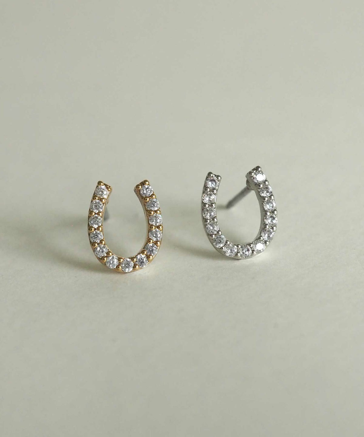 ホースシューキュービックピアス