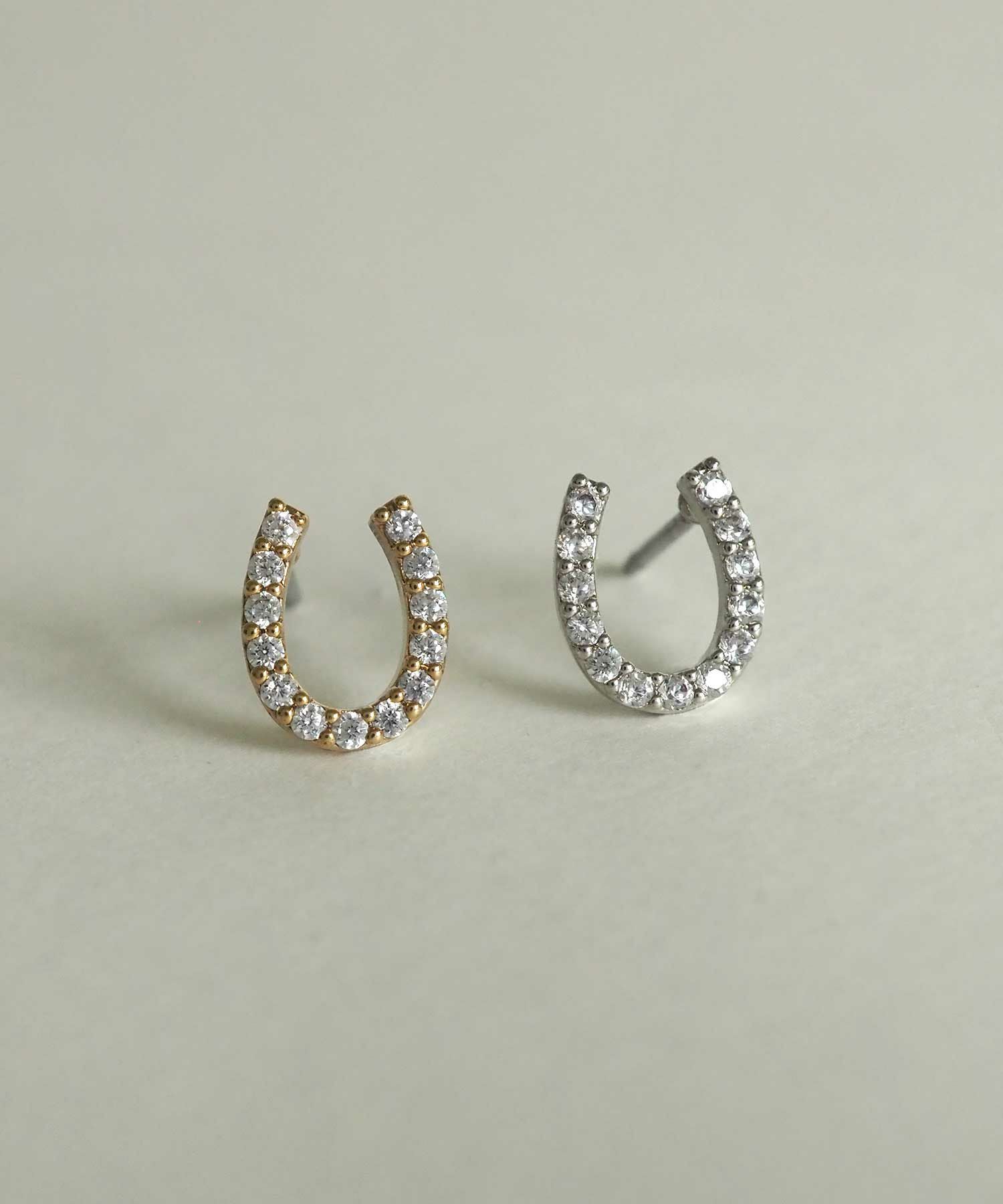 ホースシューキュービックピアス