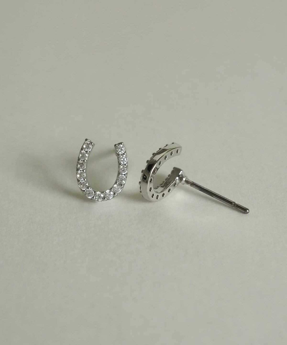 ホースシューキュービックピアス