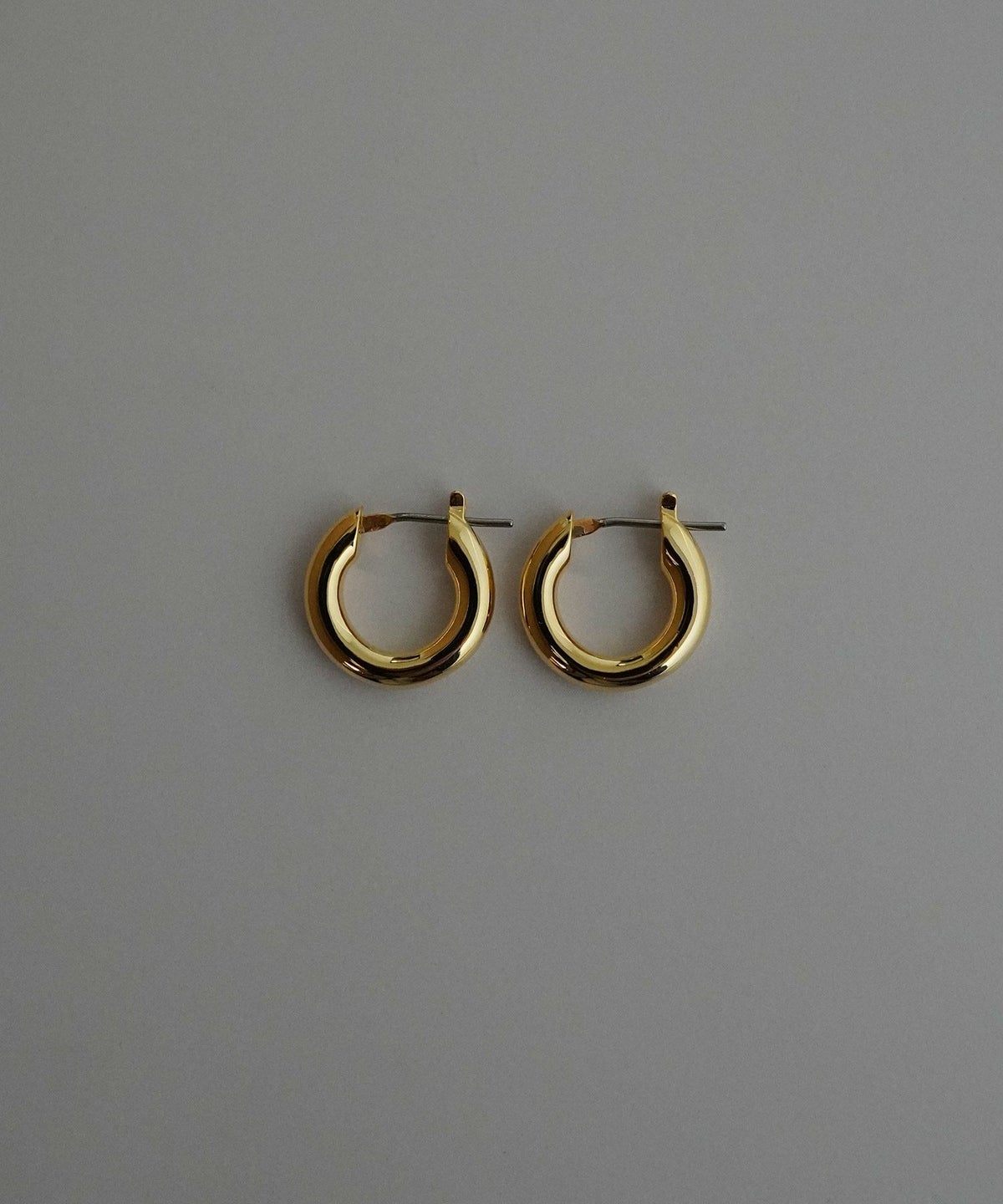 SleekアークシェイプフープピアスS