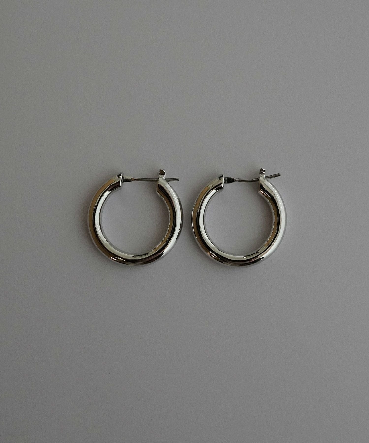 SleekアークシェイプフープピアスM