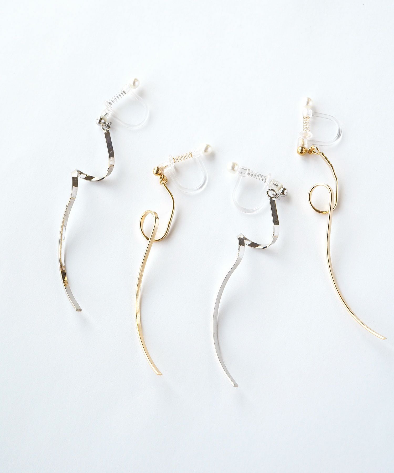 ツイストフォールスプリングクリアイヤリング