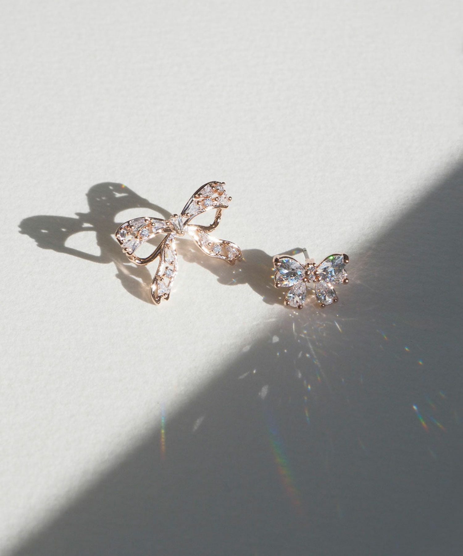 キュービックリボンチタンポストピアス【Dahlia】