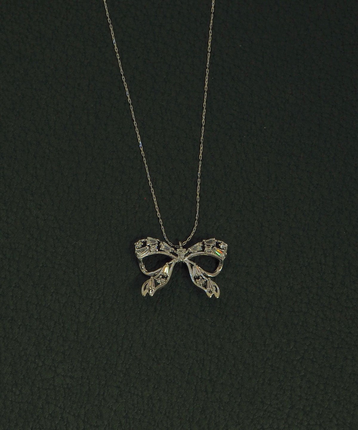 キュービックリボンネックレス