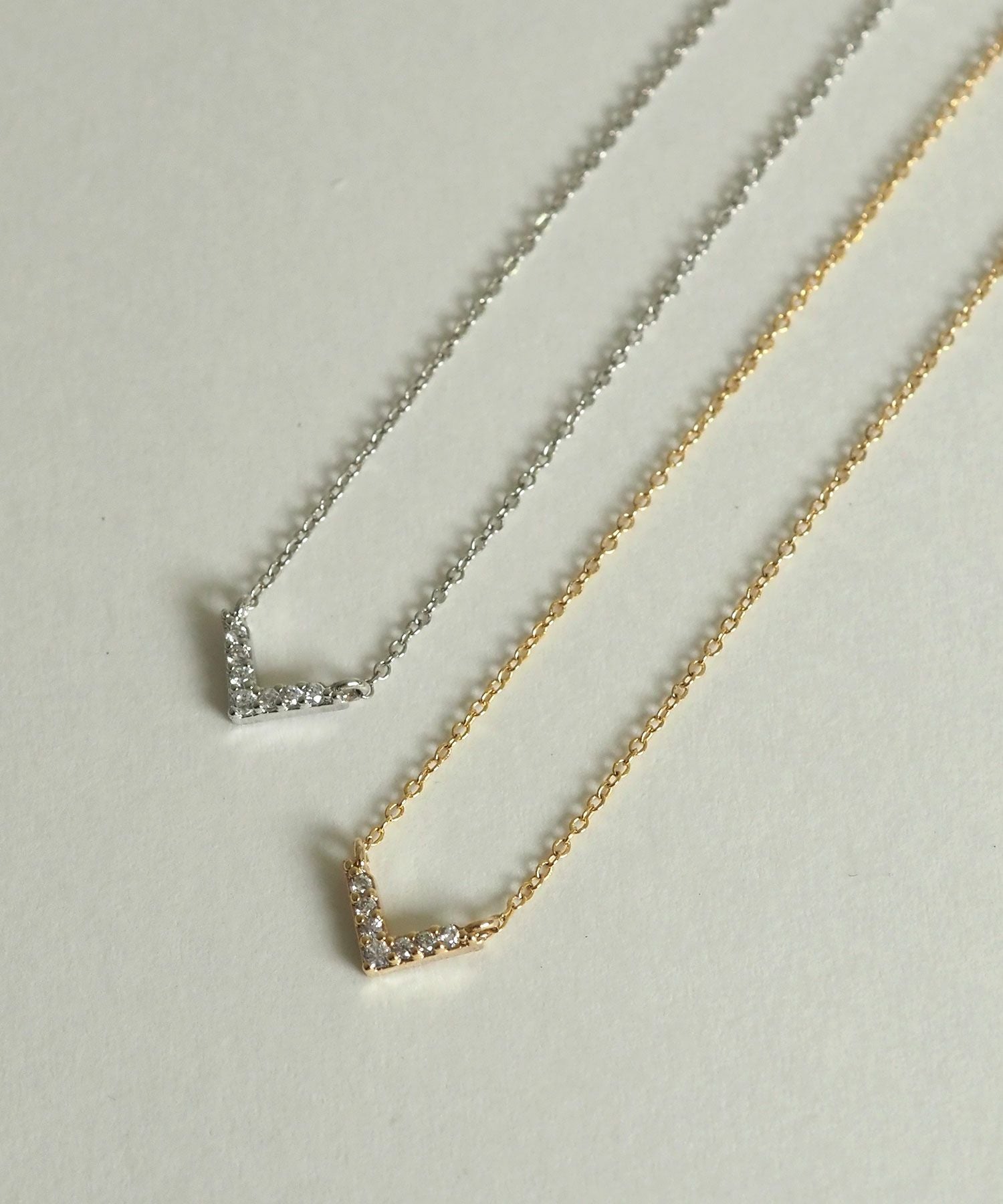 パヴェVネックレス