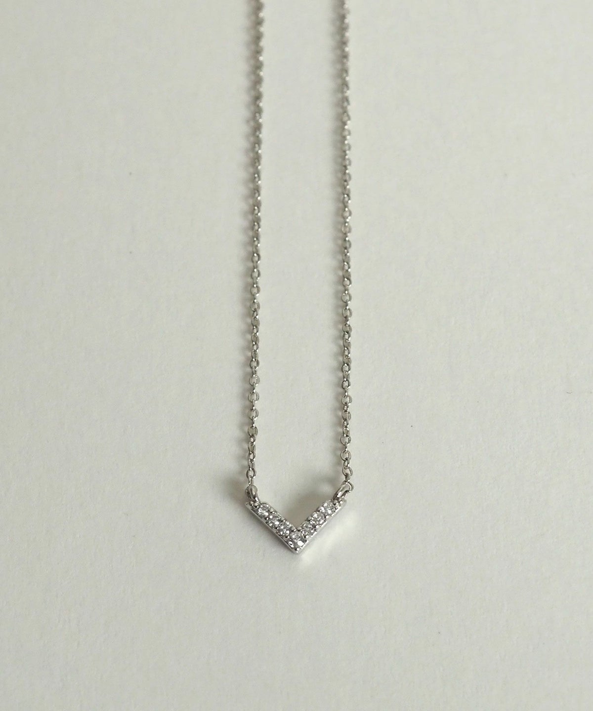 パヴェVネックレス