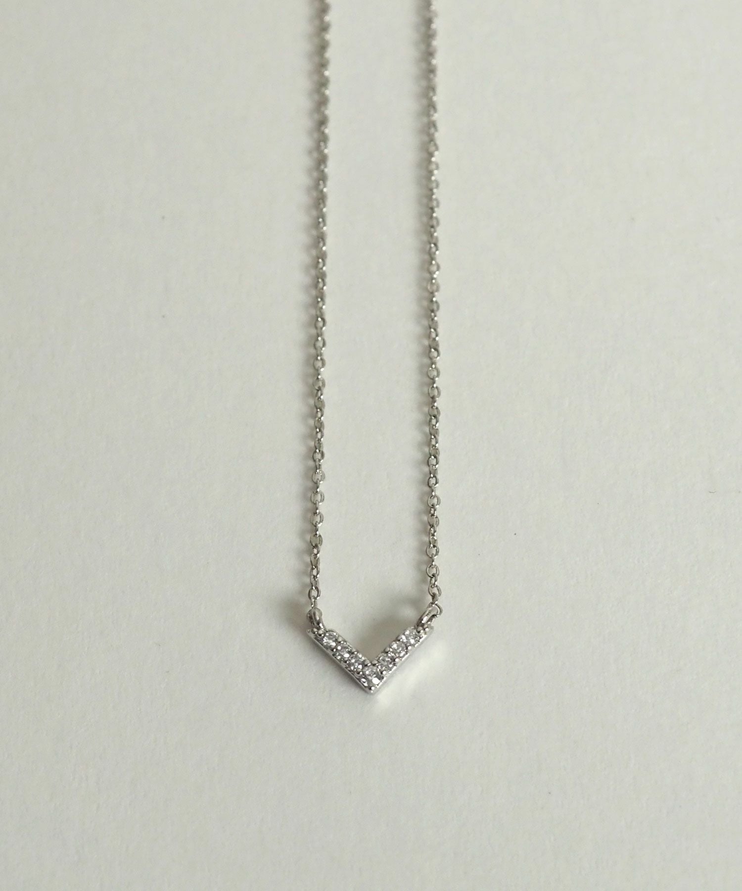 パヴェVネックレス