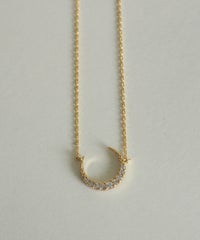 パヴェクレセントネックレス