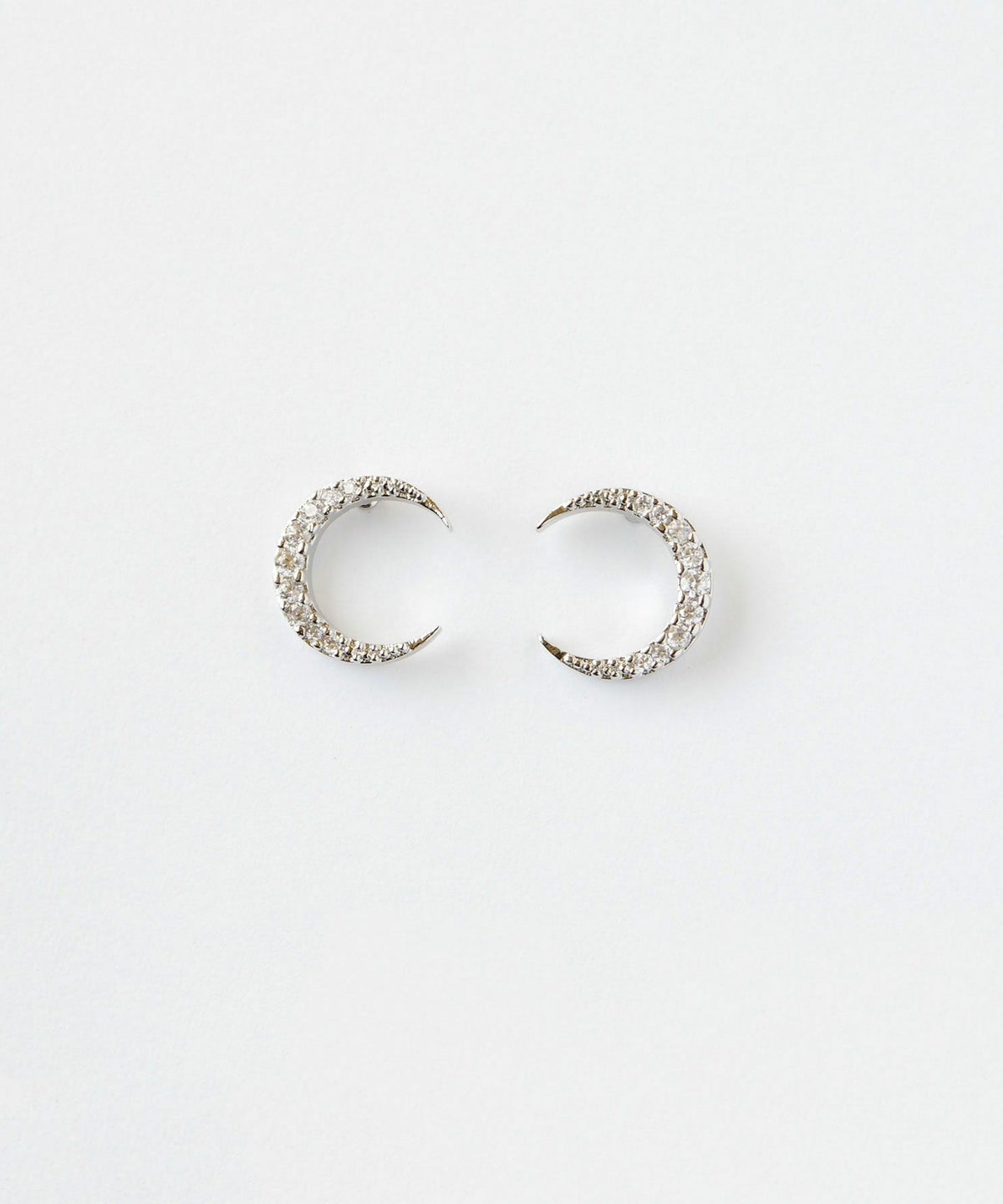 パヴェクレセントムーンピアス【MUK petite charme】