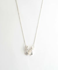 メタルリボンネックレス