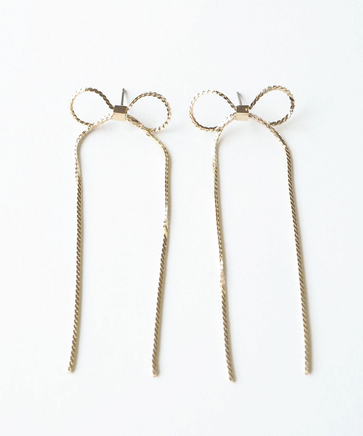 ロングメタルリボンチタンポストピアス