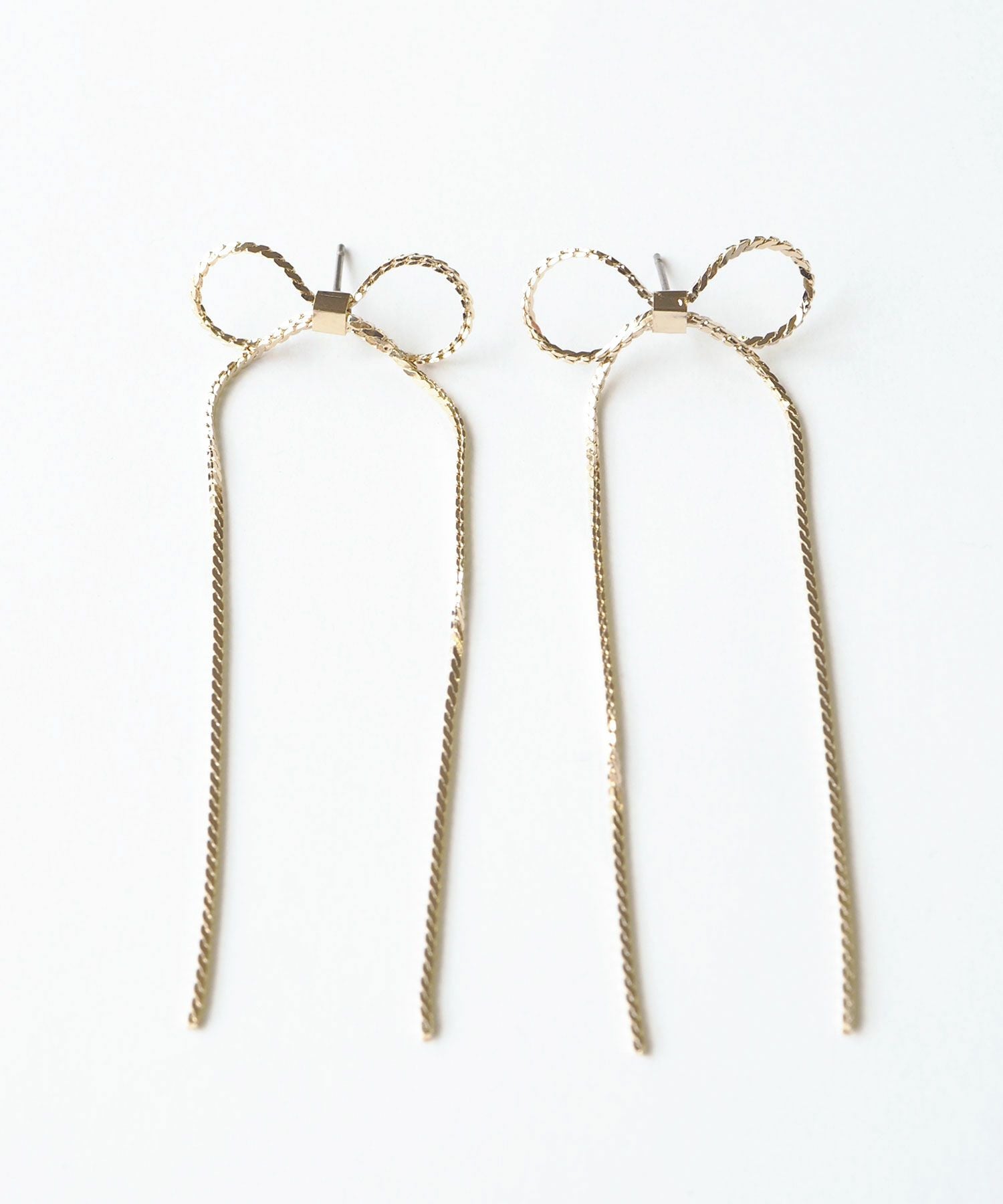 ロングメタルリボンチタンポストピアス