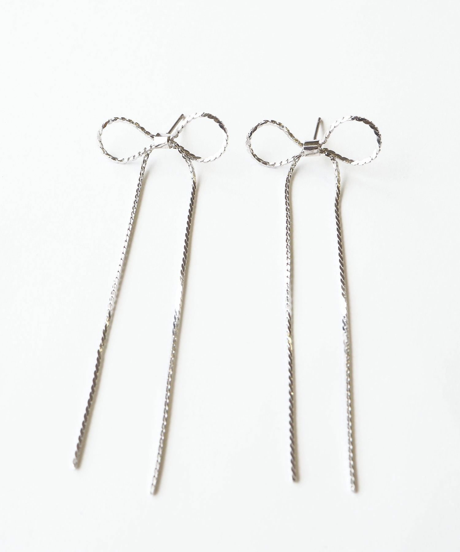 ロングメタルリボンチタンポストピアス