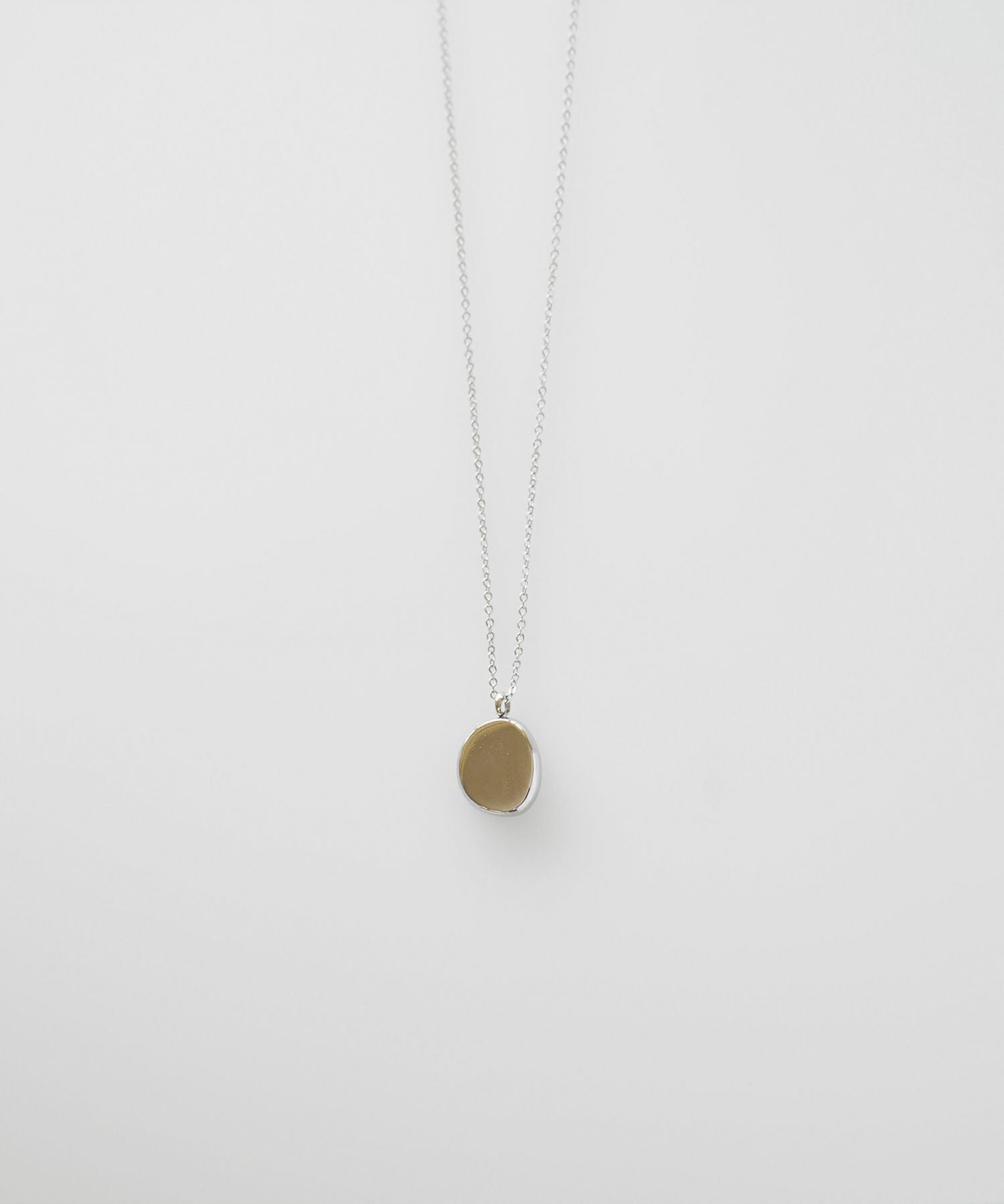 オーバルフォルムステンレスネックレス