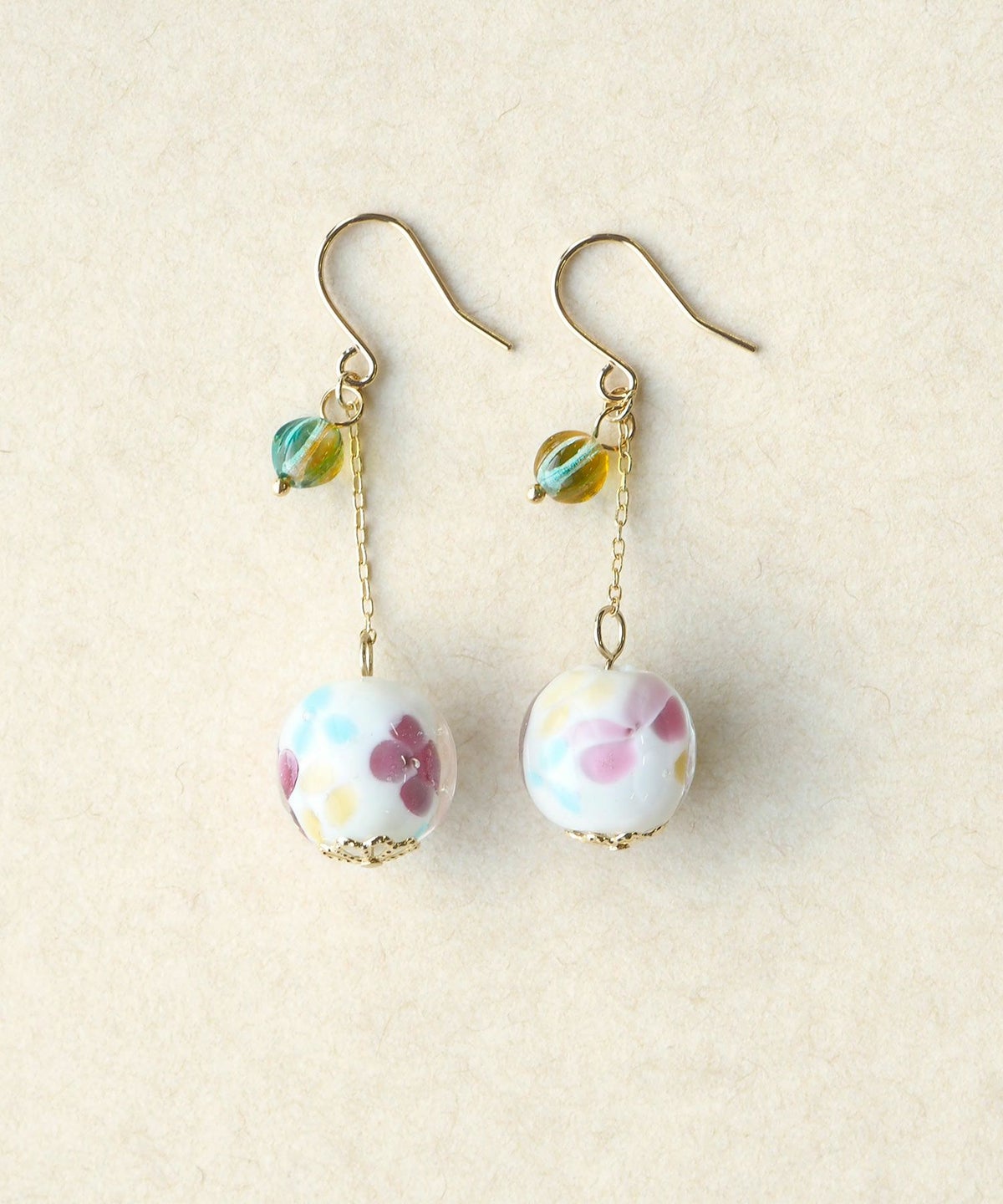 ゆらゆらとんぼ玉ピアス