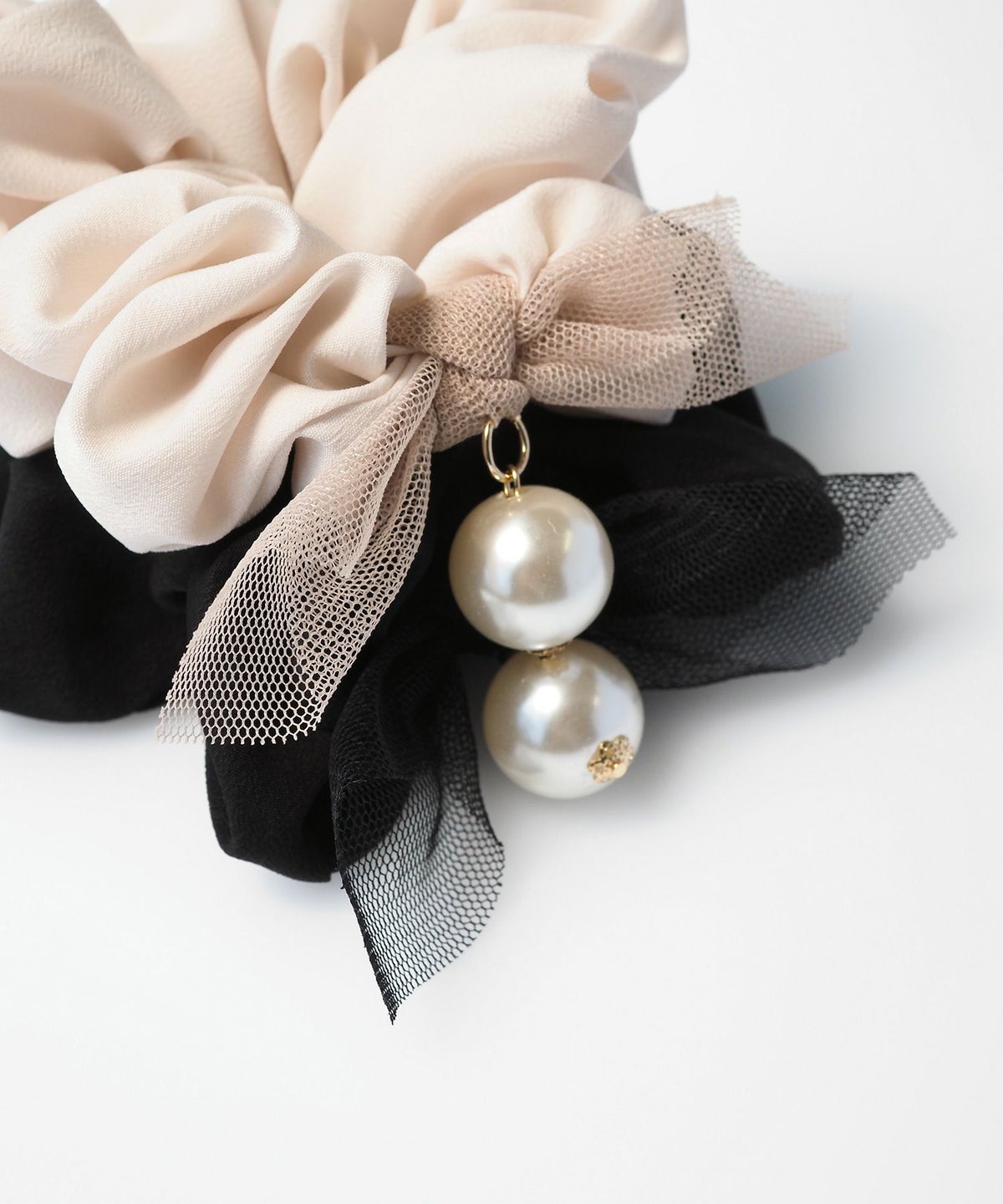 パール付きリボンシュシュ