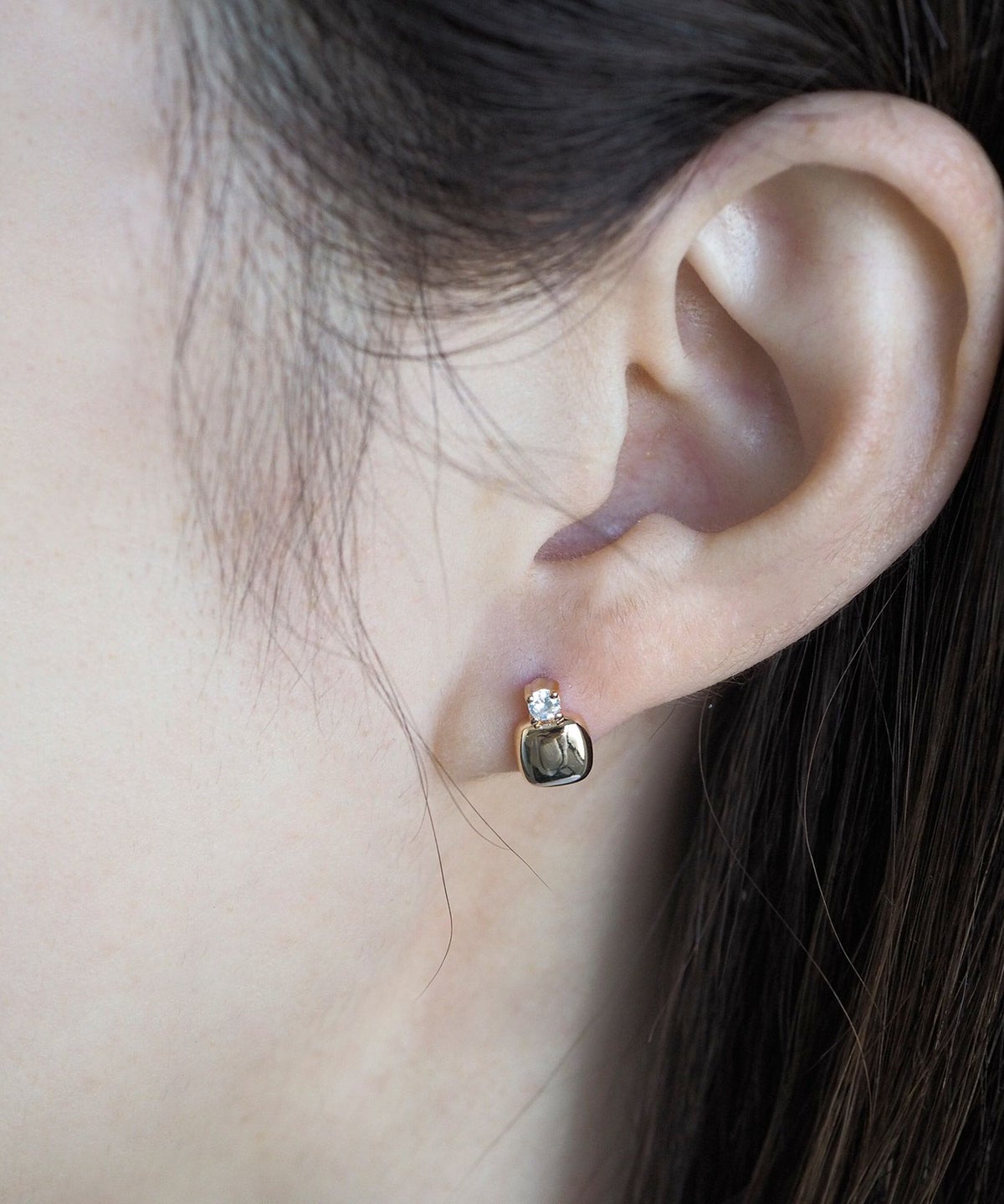 ピンクゴールドキュービックプレートチタンポストピアス