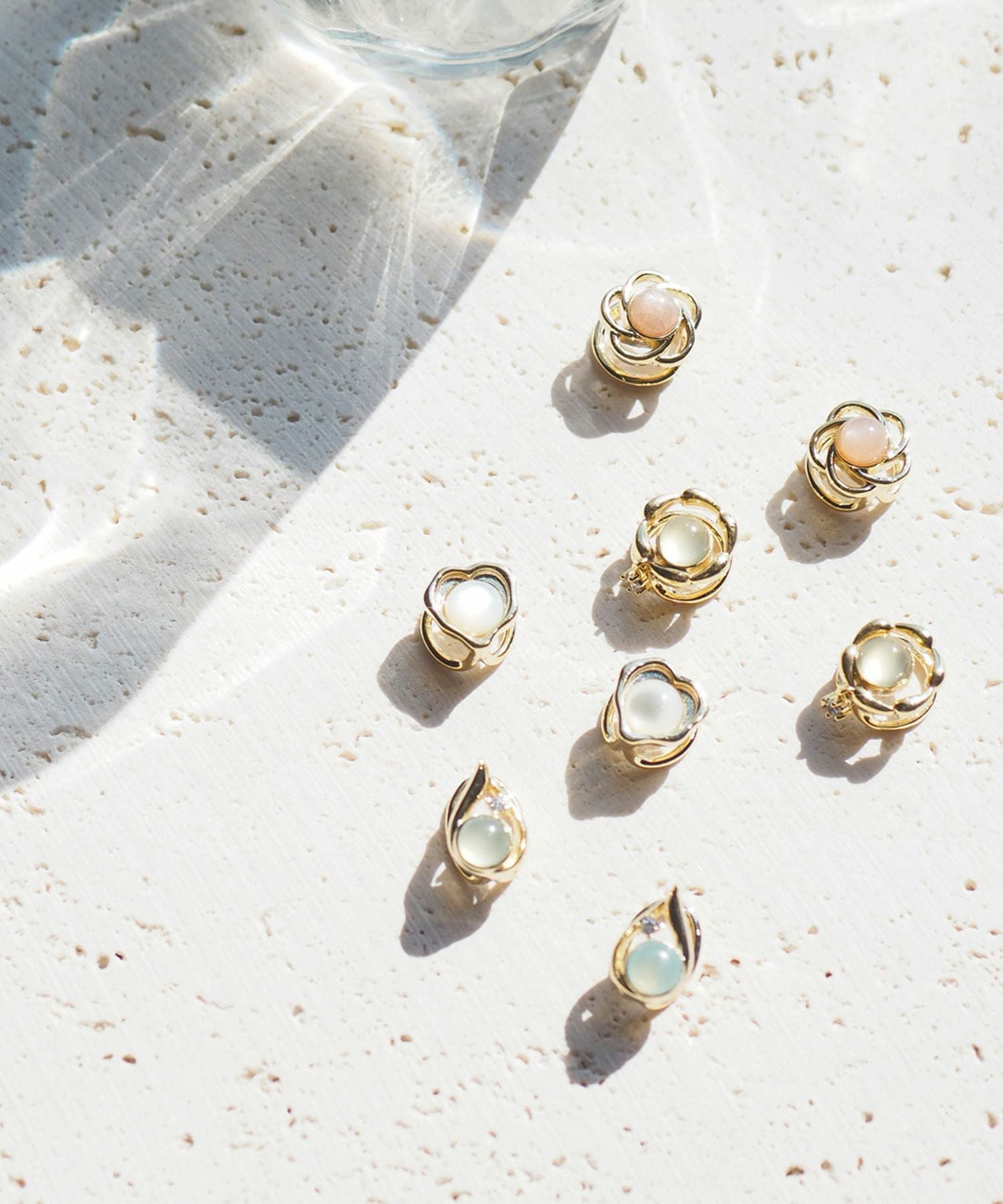 ナチュラルストーンハートラウンドメタルイヤリング