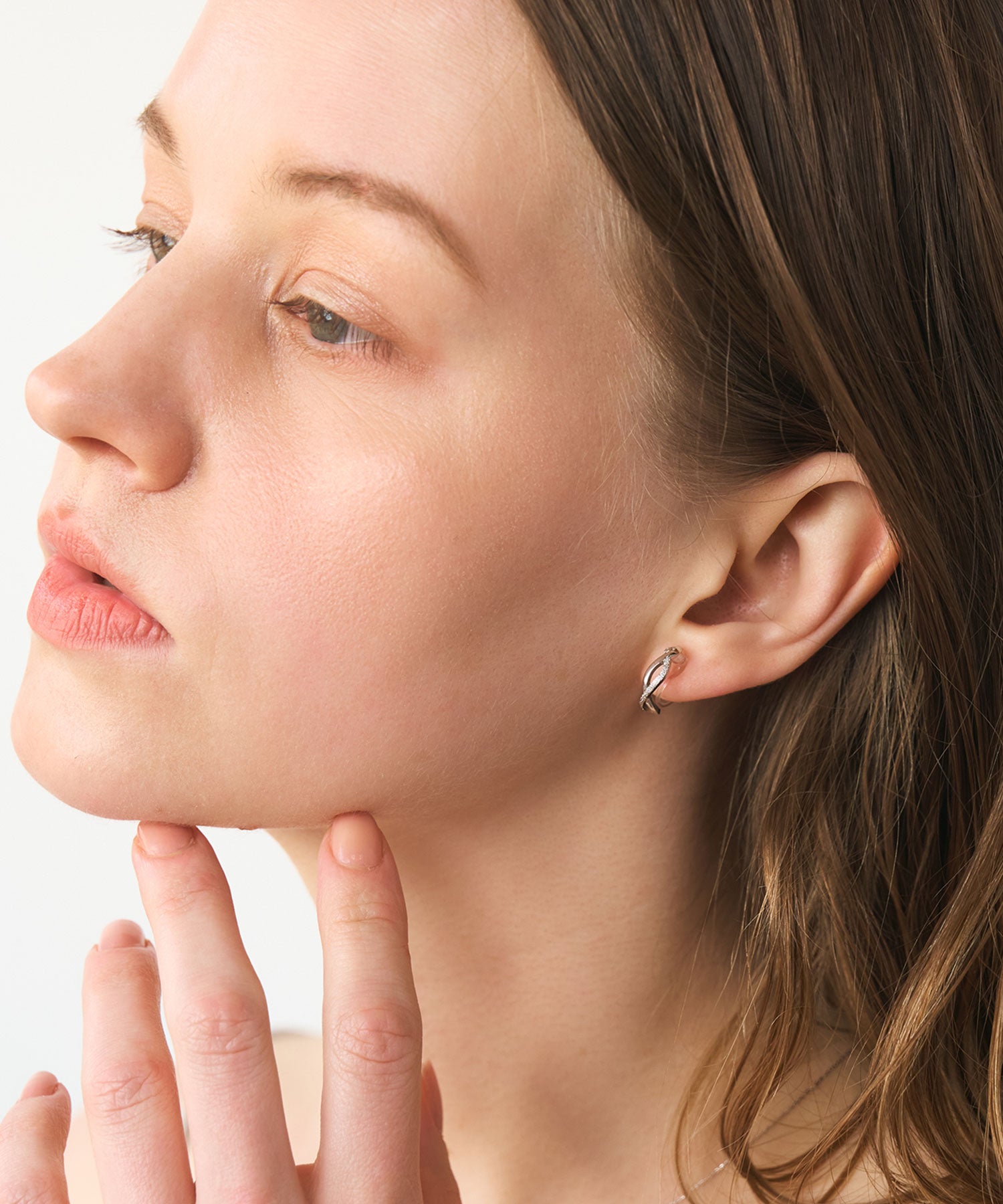 【森香澄さん着用】クロスラインフープ樹脂ノンホールイヤリング