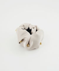 ビジューサテンフック付きシュフィー