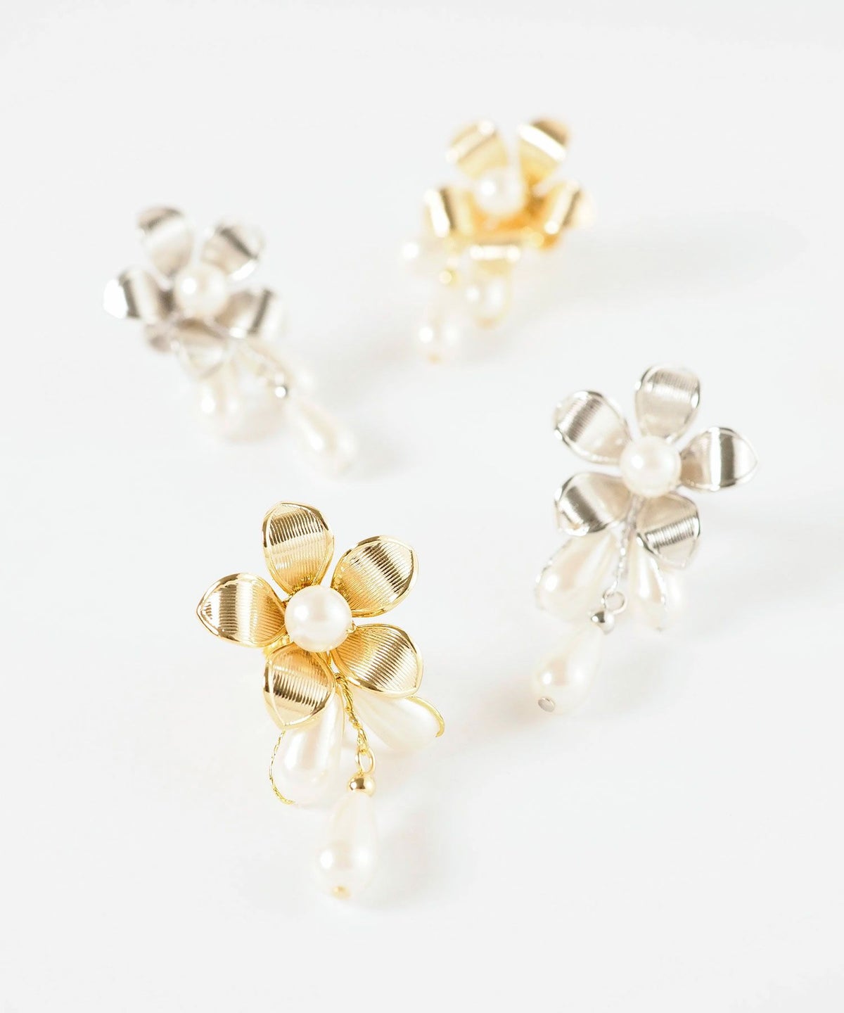 メタルフラワーパールイヤリング