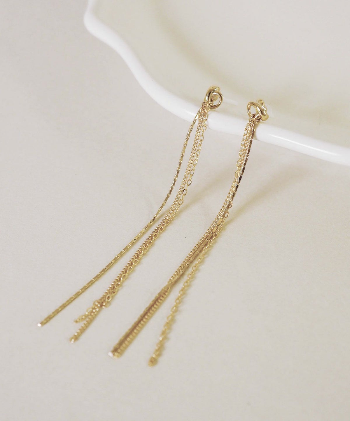 【web限定】ルミトリプルロングチェーンセラミックポストピアス【Lumirise】