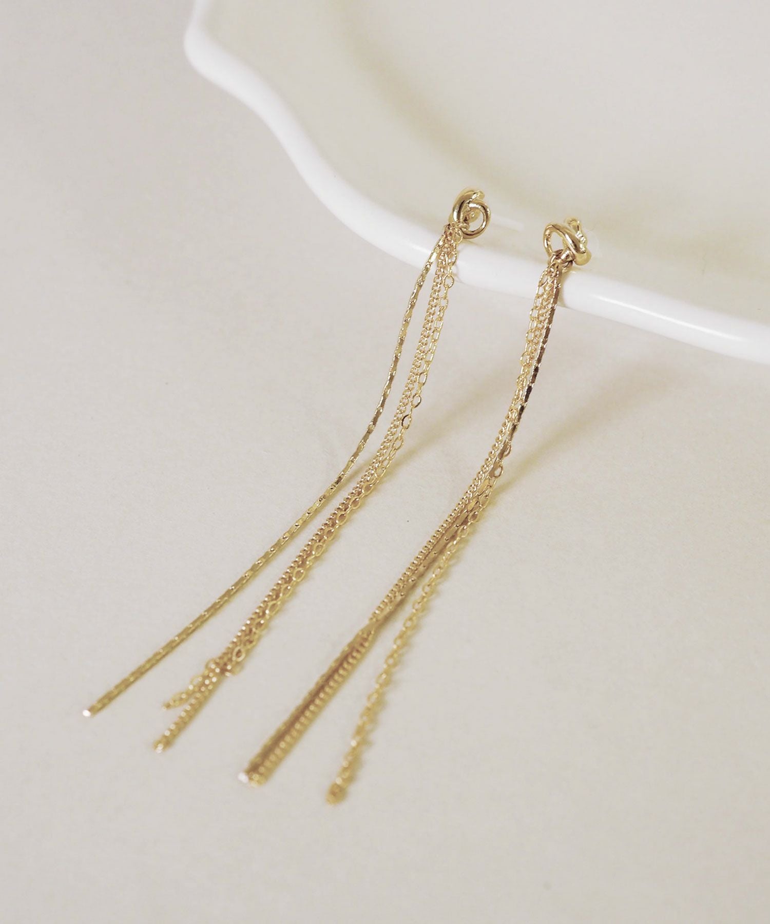 【web限定】ルミトリプルロングチェーンセラミックポストピアス【Lumirise】