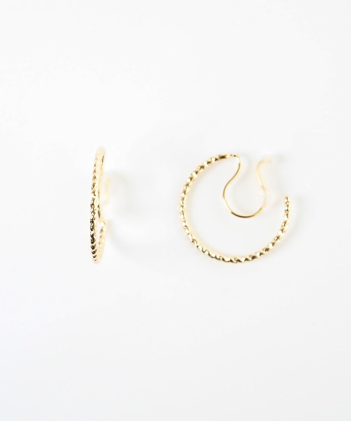 【web限定】ルミシャイニースリムフープノンホールイヤリング【Lumirise】