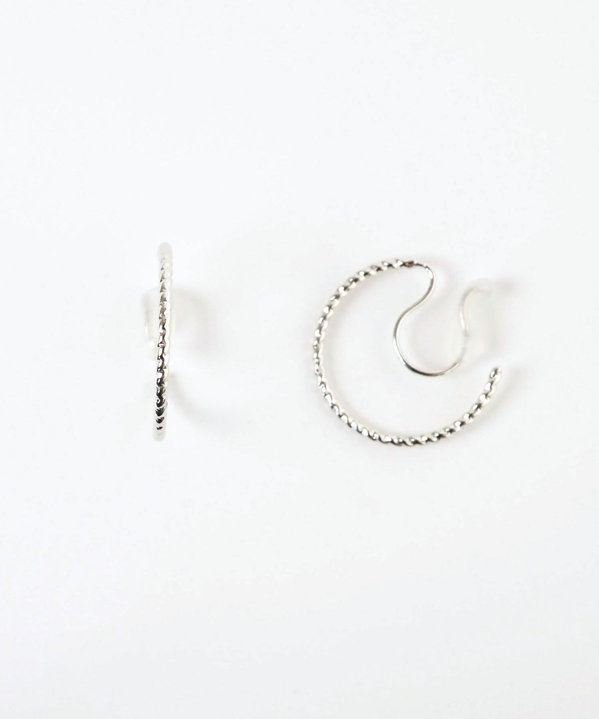 【web限定】ルミシャイニースリムフープノンホールイヤリング【Lumirise】