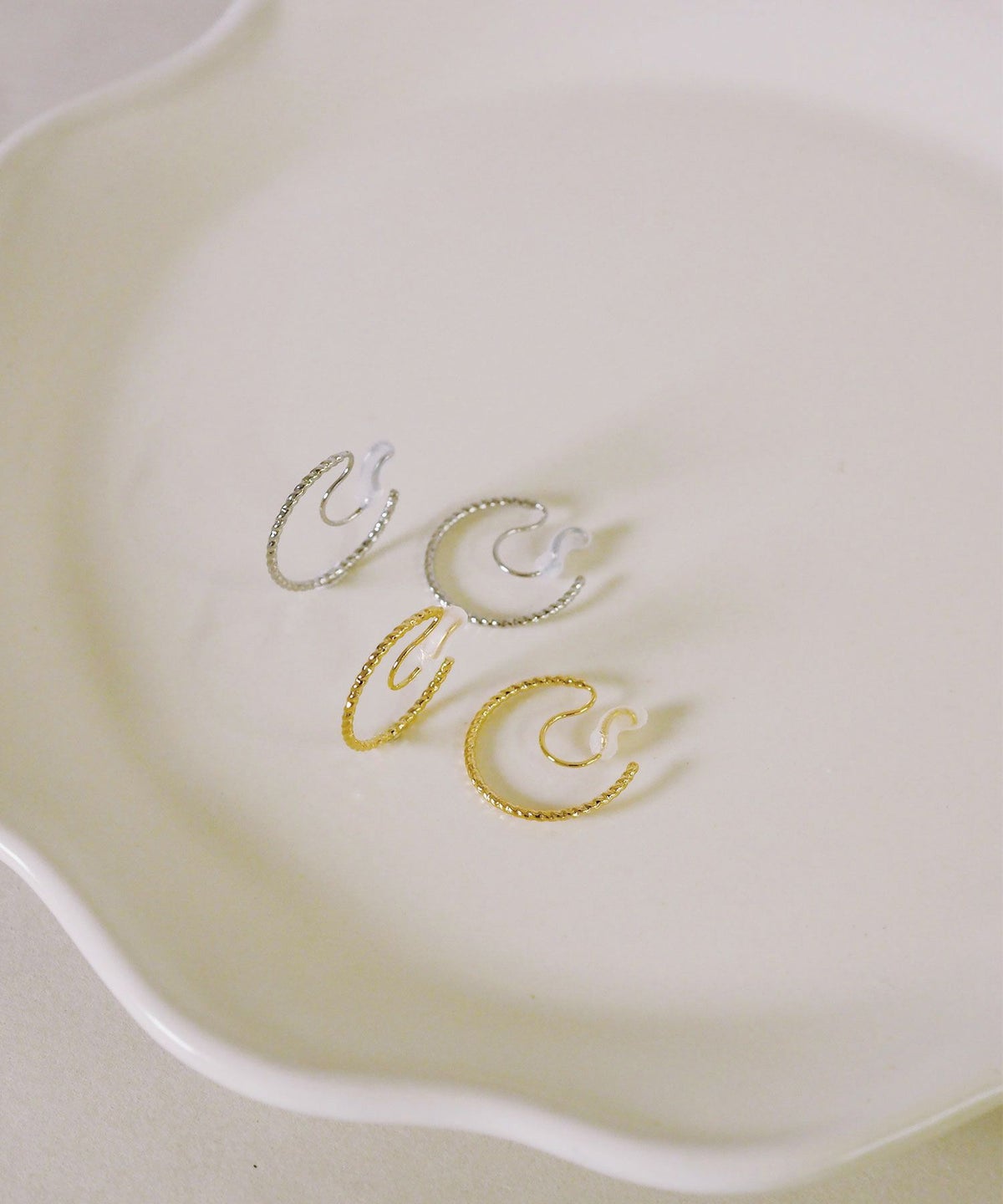 【web限定】ルミシャイニースリムフープノンホールイヤリング【Lumirise】