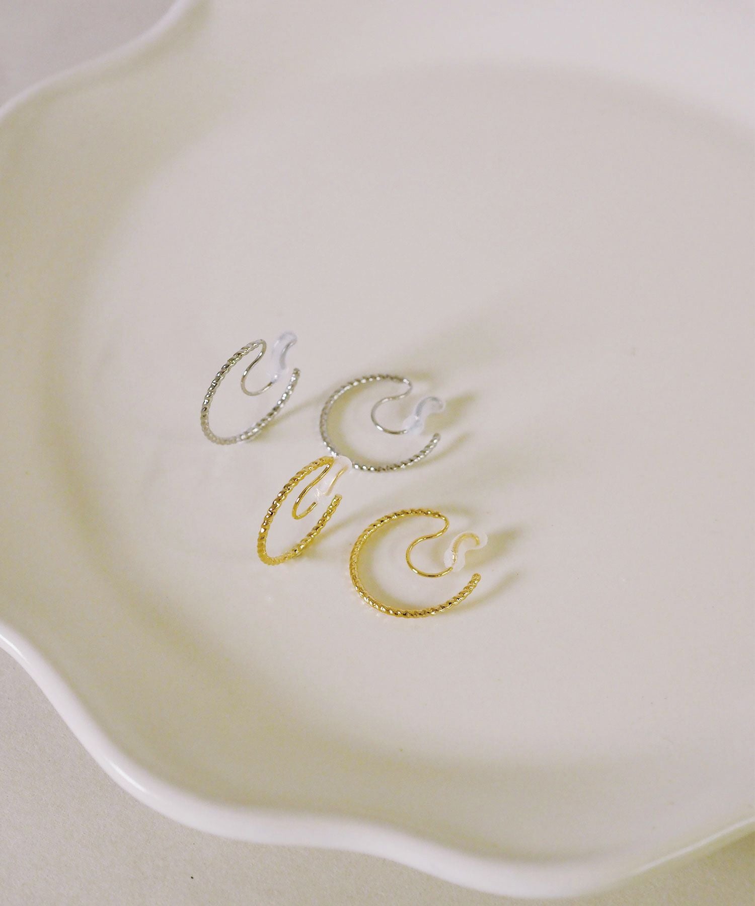 【web限定】ルミシャイニースリムフープノンホールイヤリング【Lumirise】