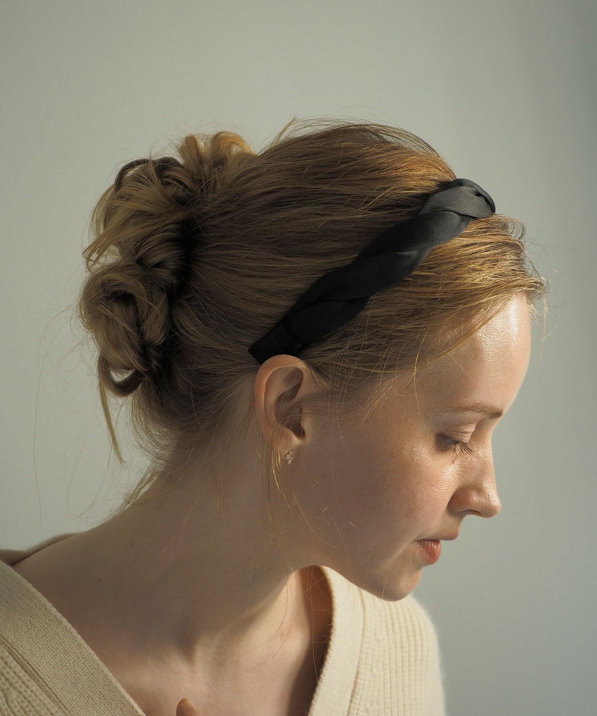 サテンネジリカチューシャ